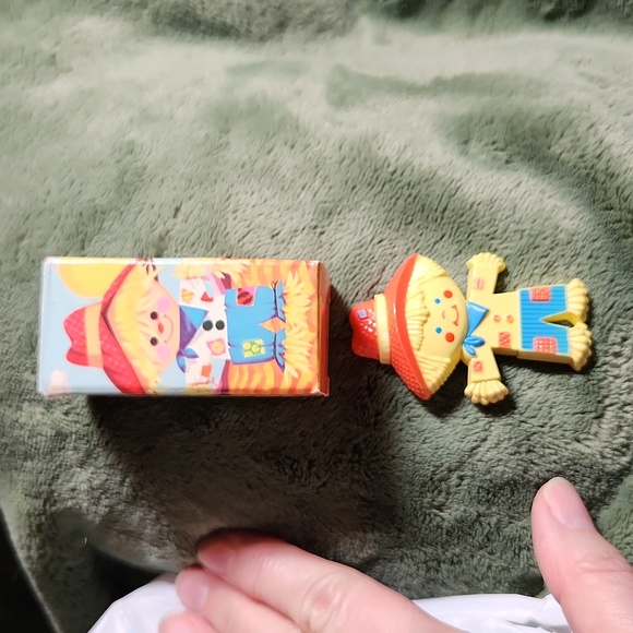 Vintage Avon Scarecrow Peter Patches pin pal fragrance pin, 1975. 49 years old! - Picture 1 of 8